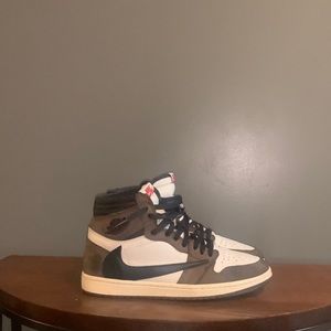 Travis Scott x Air Jordan 1 Retro
High OG 'Mocha'